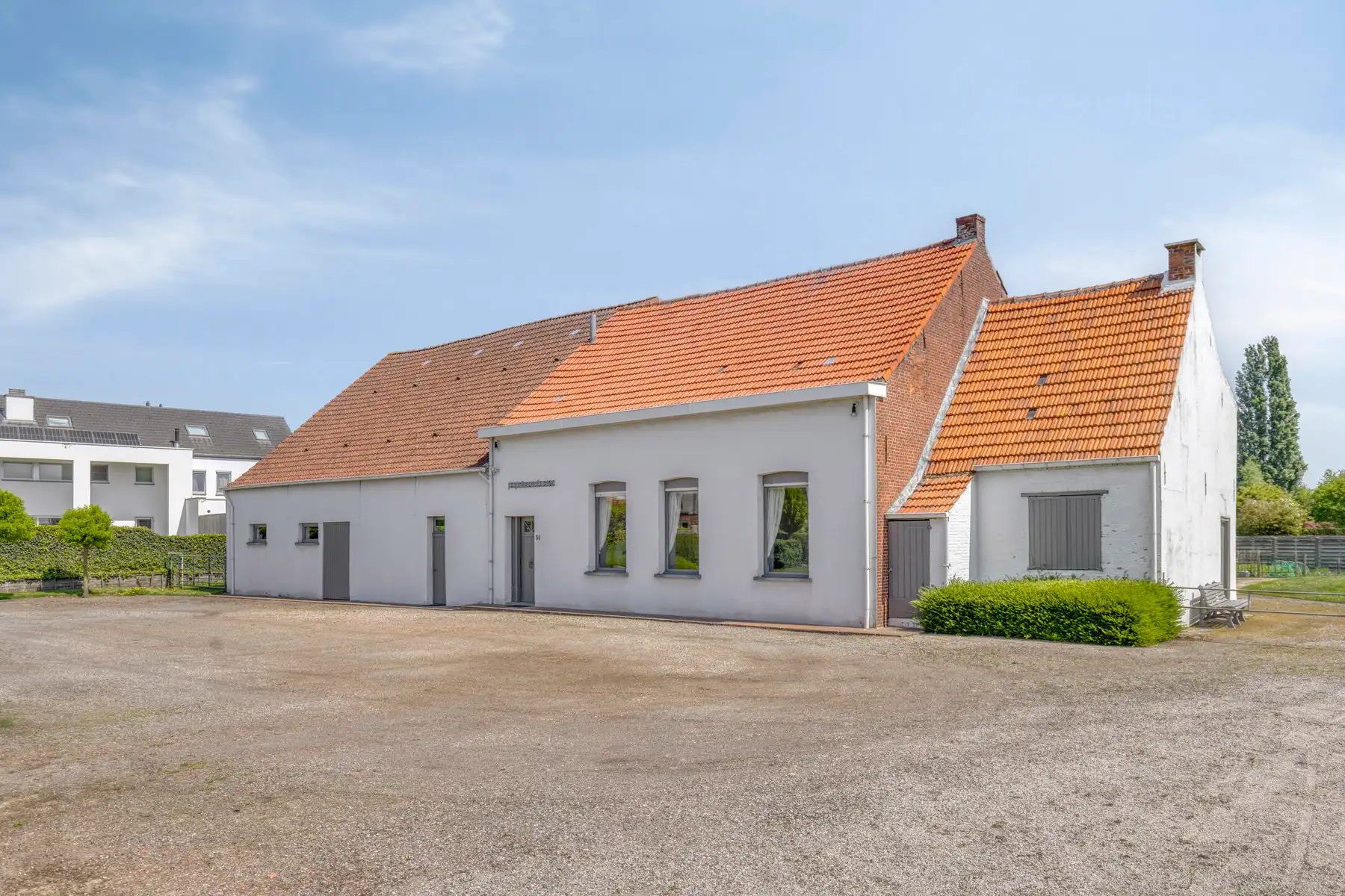 Ruime authentieke hoeve op een perceel van 47.440m². foto 3