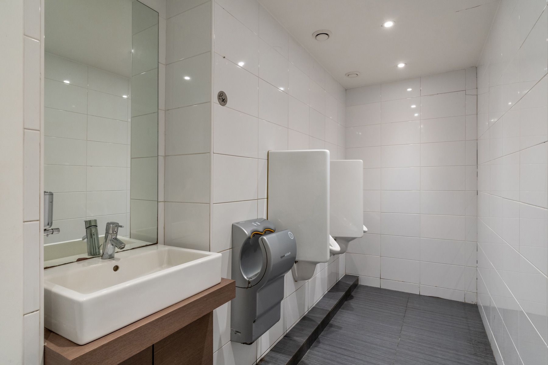 Prachtig commercieel pand met stadstuin in het hart van Aartselaar foto 32