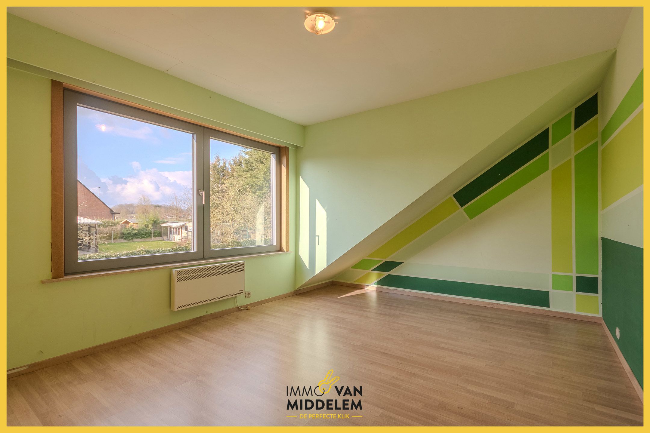 LICHTRIJK EN RUIM APPARTEMENT MET 2 KAMERS & GARAGE  foto 7