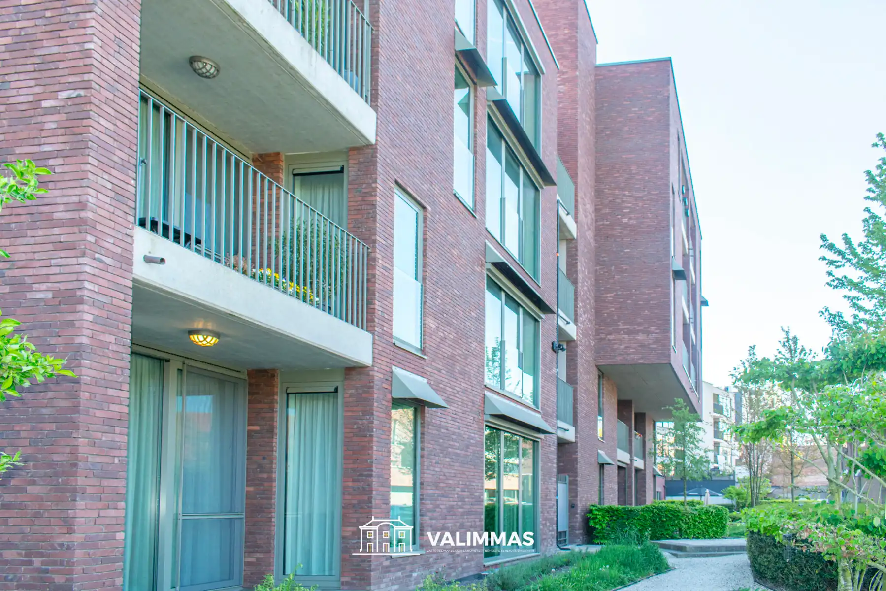 Serviceflat met terras, kelder en mogelijkheid tot garage... foto 10