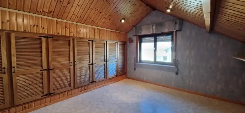Ruime BUNGALOW open bebouwing,  met 2 slaapkamers, grote zolder, mooie tuin en aparte garage op 9 are 97 ca. foto 50