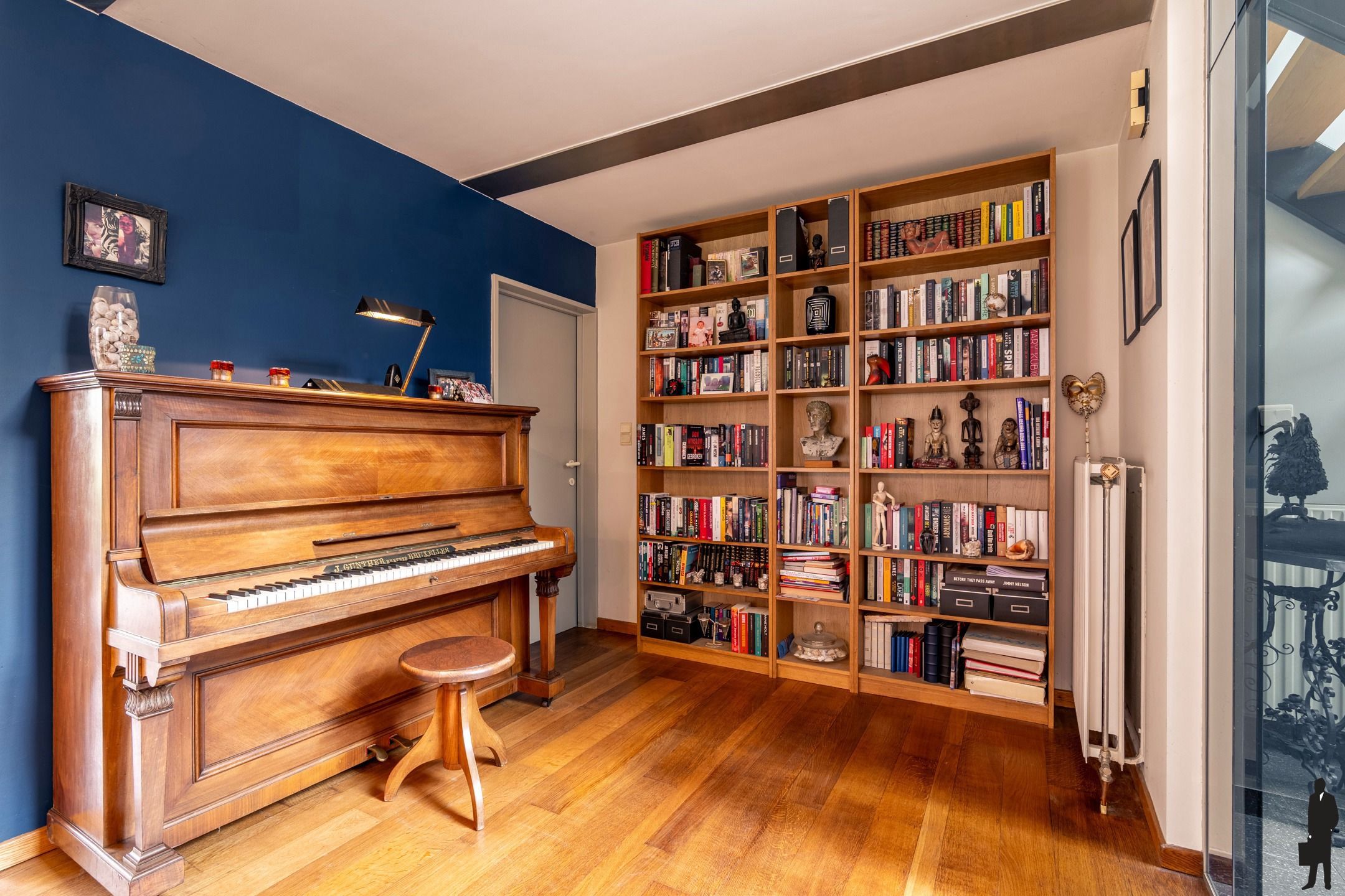 Instapklare gezinswoning met 3slks, tuin en garage op 563 m² foto 4