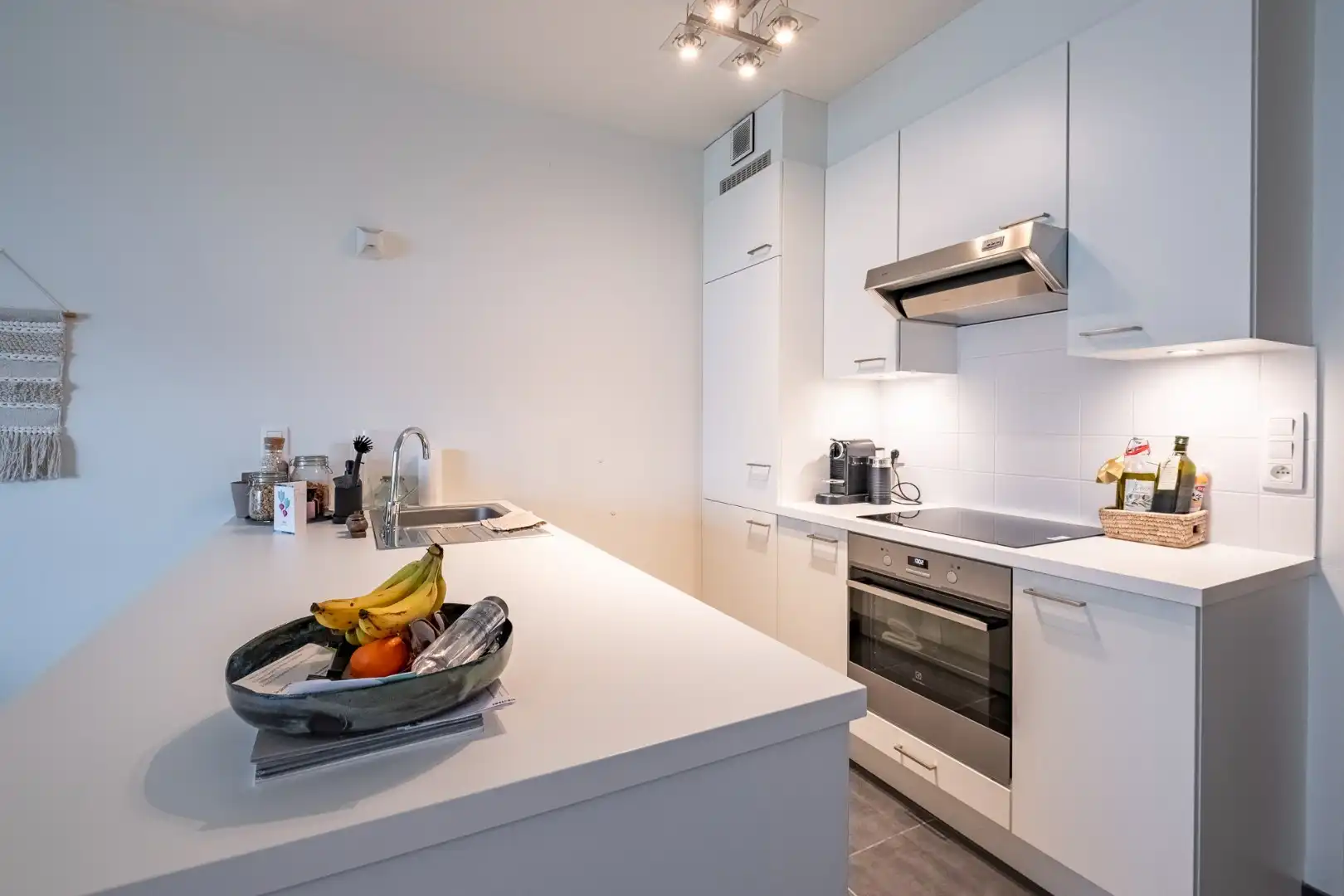 Lichtrijk gelijkvloers appartement met 2 slaapkamers en een gezellig tuintje foto 6