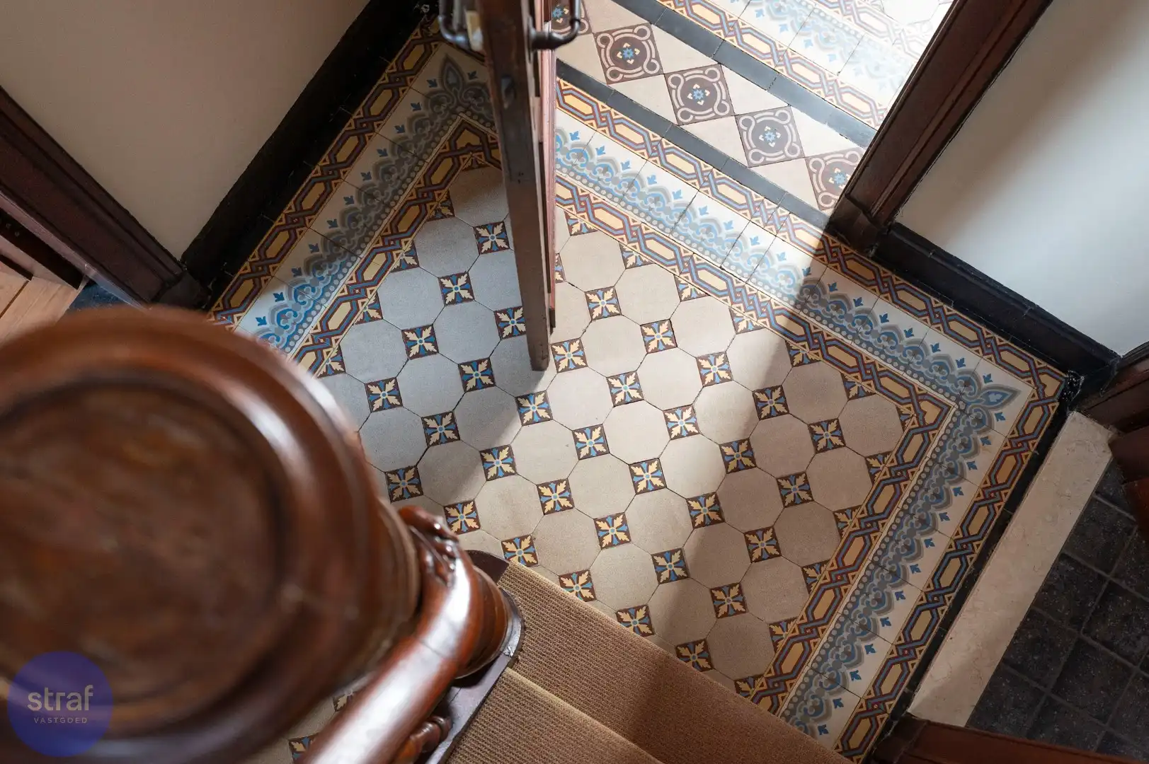 Karaktervolle woning met hoge plafonds en 2 garageboxen foto 6