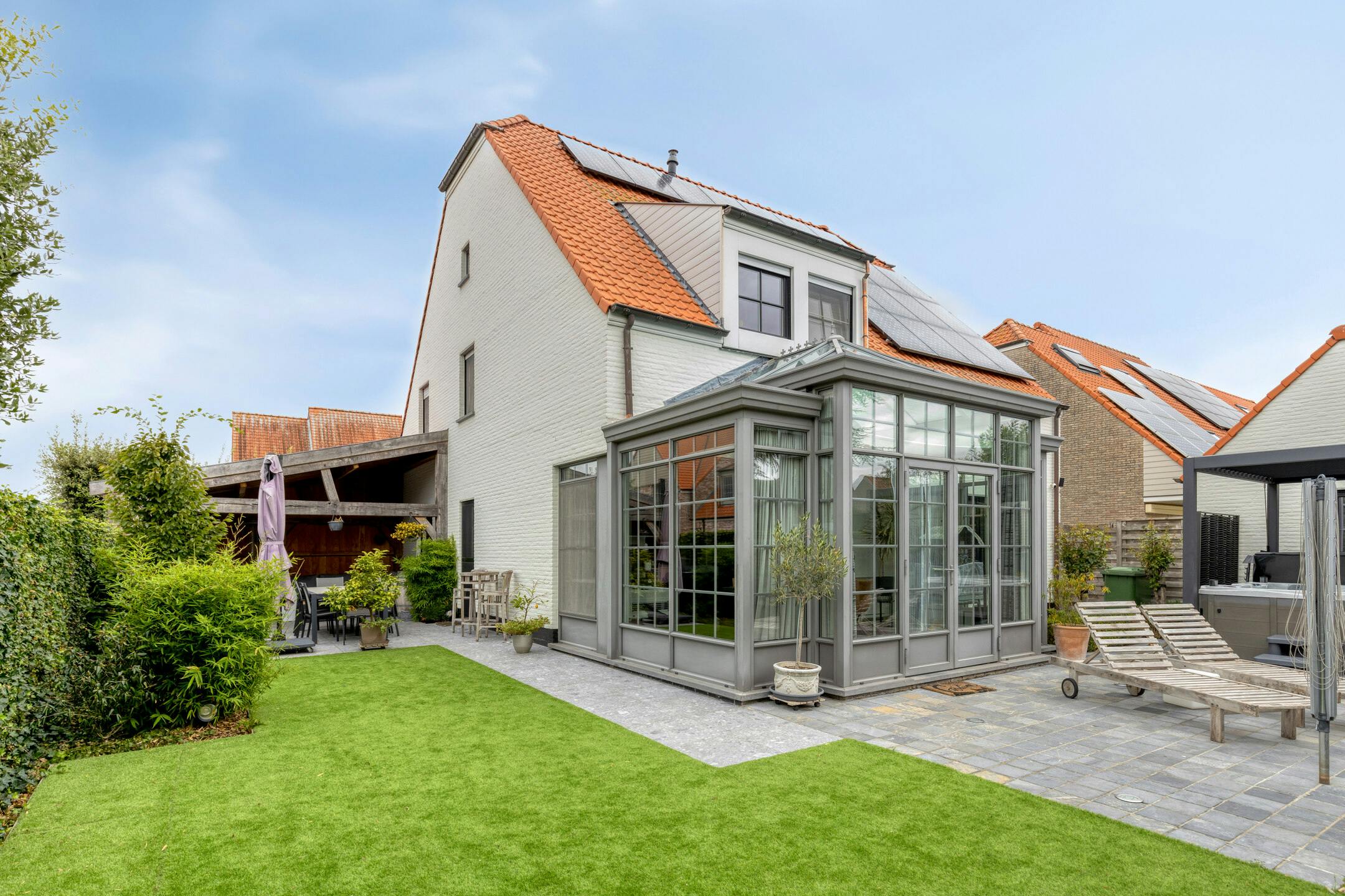 Perfect onderhouden villa te koop in het mooie Zuienkerke foto {{pictureIndex}}