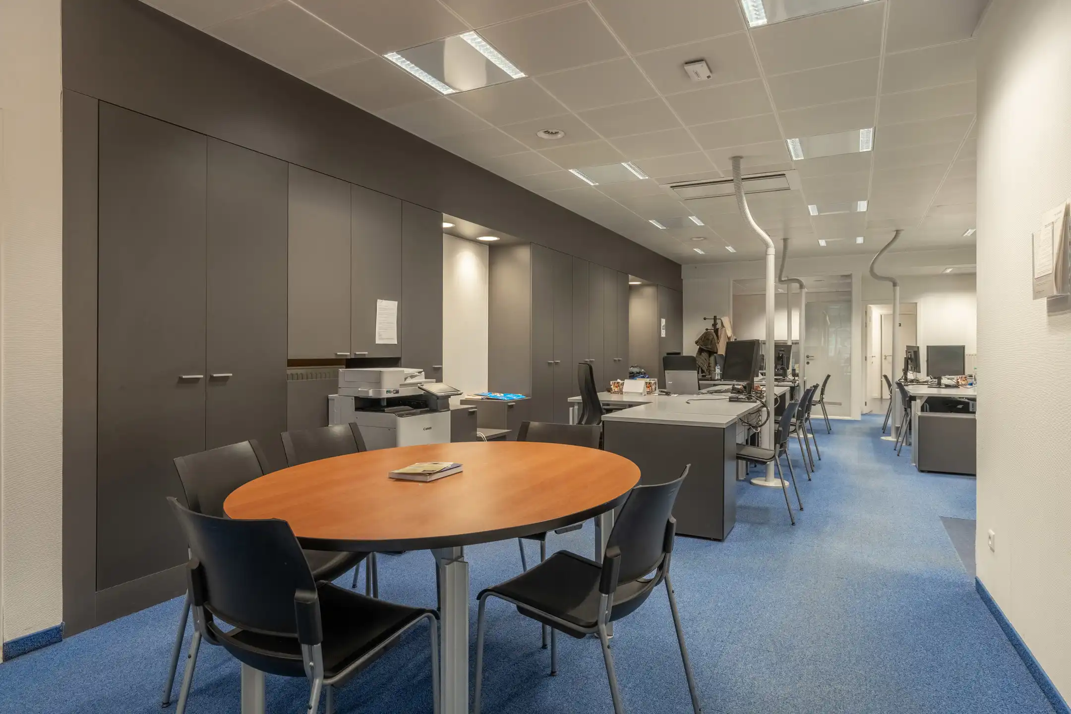 Centraal gelegen handelszaak op ideale locatie te Mol. foto 7