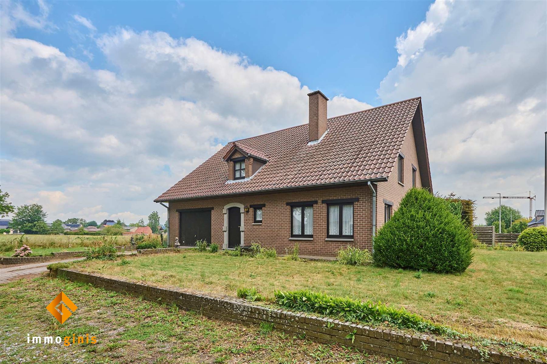 Hoofdfoto van de publicatie: Ruime gezinswoning met 4 slaapkamers op een mooi perceel van 6a54ca vlakbij het centrum van Bocholt.