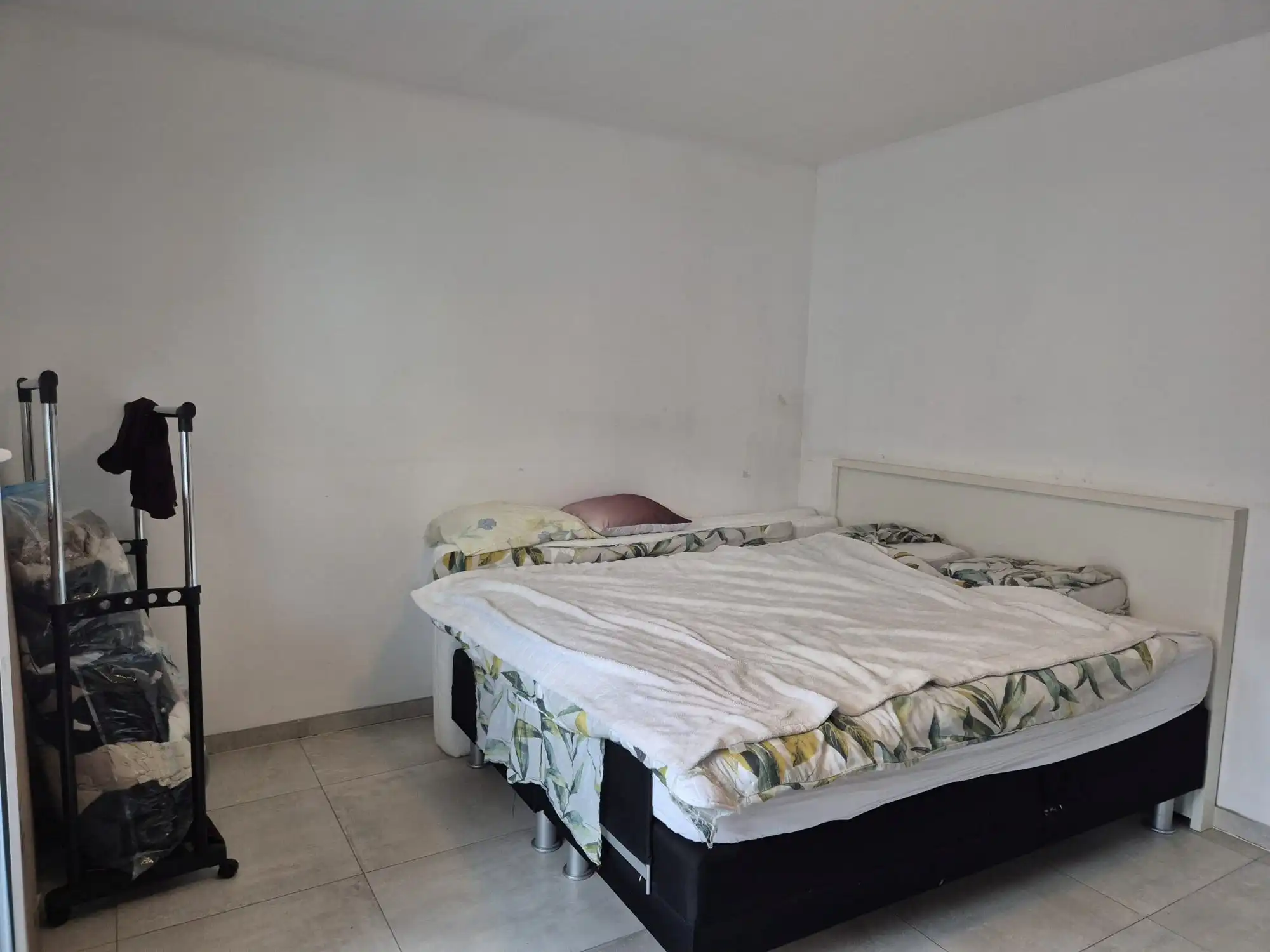 Modern één slaapkamerappartement met staanplaats te Maasmechelen foto 8