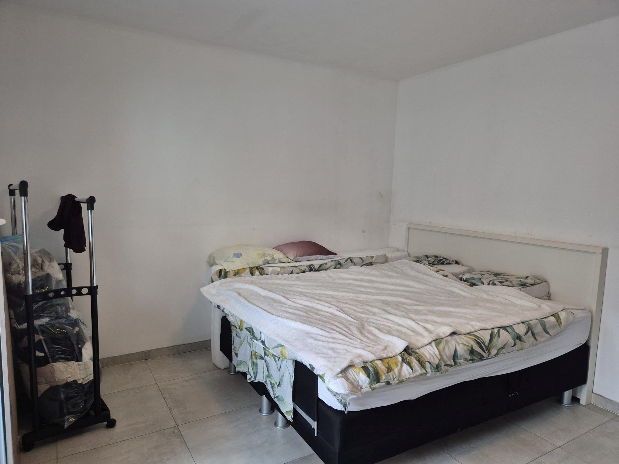 Modern één slaapkamerappartement met staanplaats te Maasmechelen foto 8