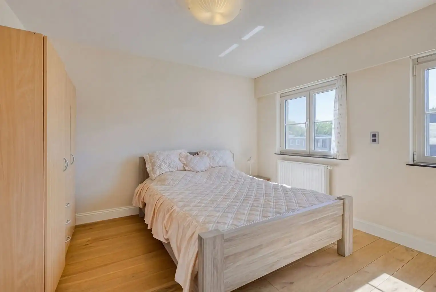 Prachtige vrijstaande villa met 5 (+3) slaapkamers, garage en omheinde tuin, ideaal gelegen op een boogscheut van het centrum van Maaseik.  foto 17