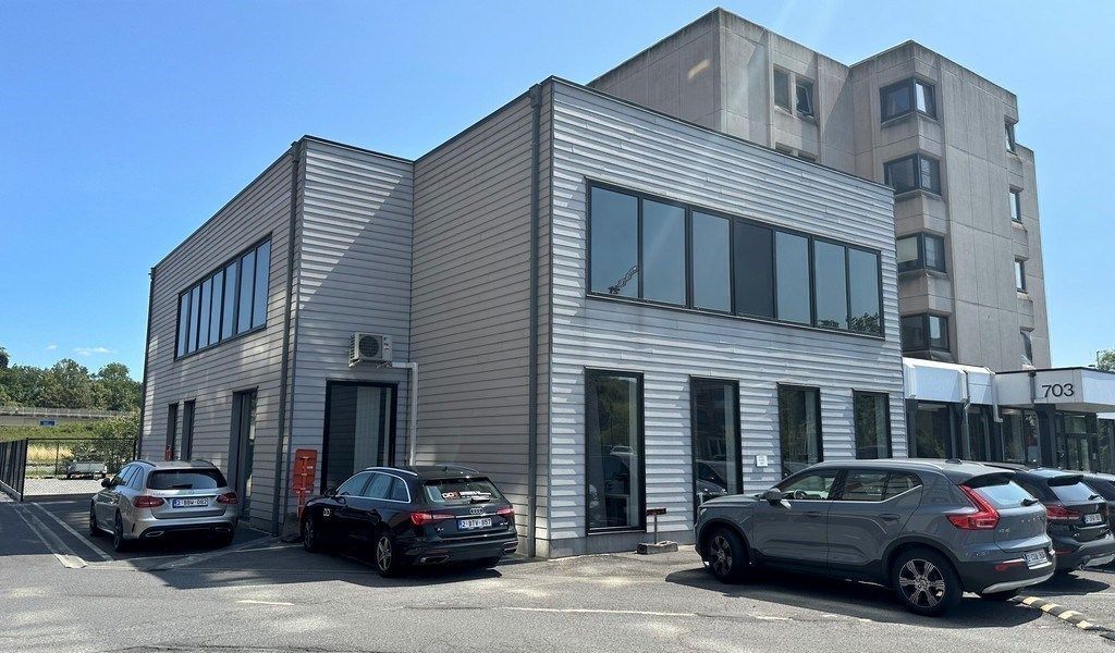 Kantoren te huur aan klaverblad in Gent foto {{pictureIndex}}