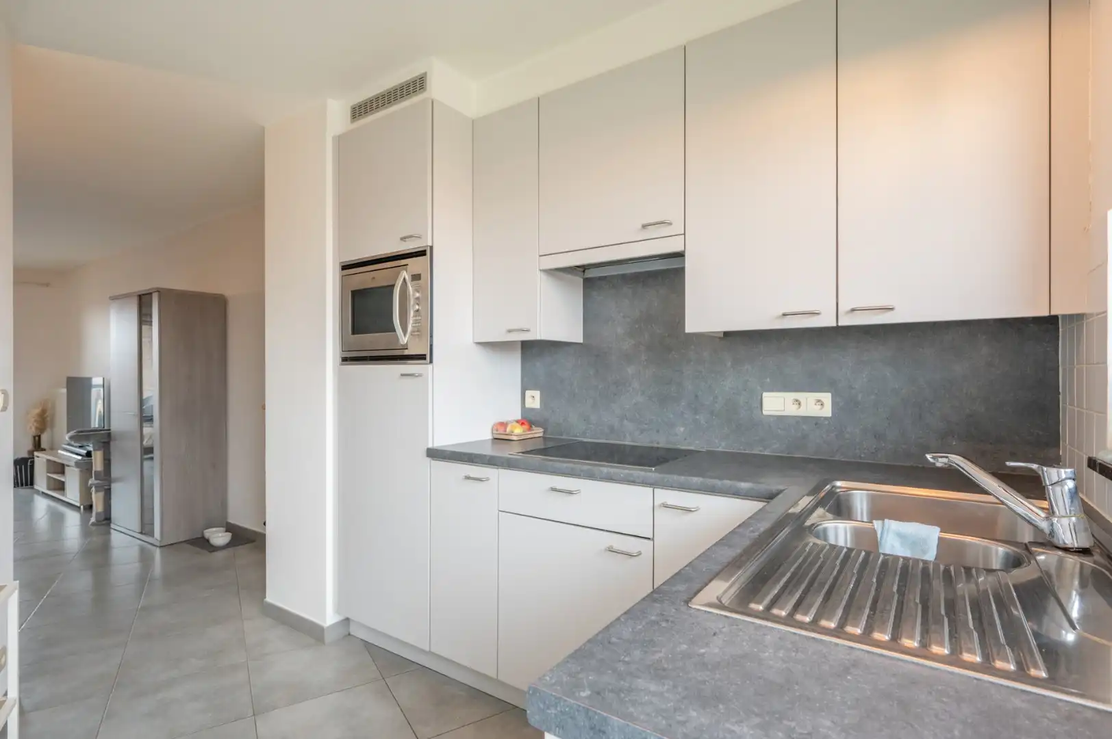 Lichtrijk appartement met terras, rustig gelegen te Lisswege foto 3