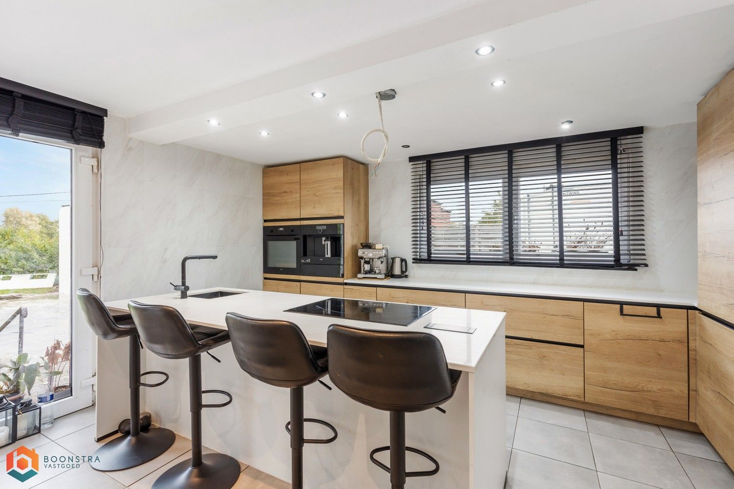 Woning met 4 slpkrs en garage op perceel van 1401 m² foto 7