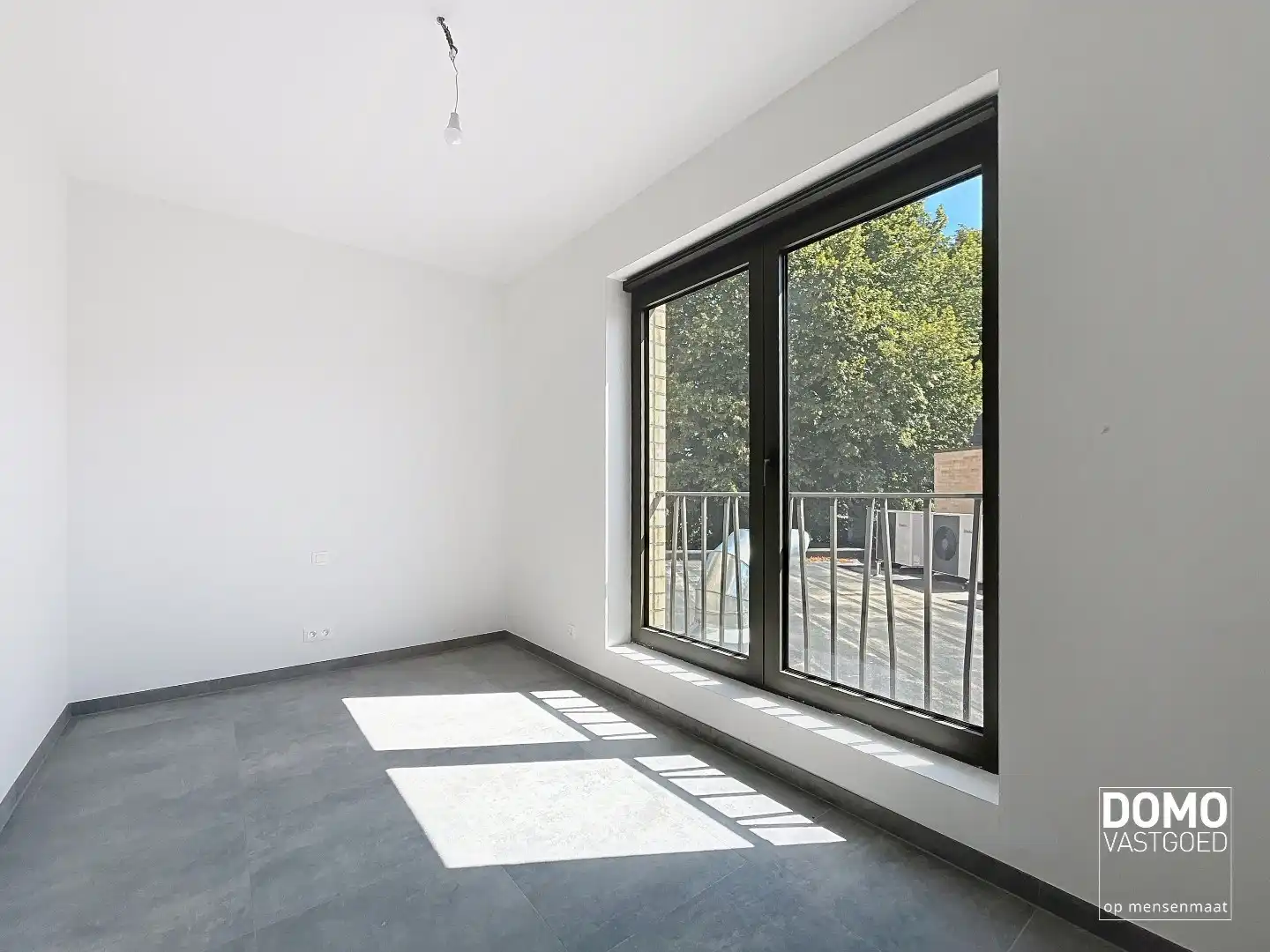 VOLLEDIG AFGEWERKT NIEUWBOUWAPPARTEMENT MET 2 SLAAPKAMERS, TERRAS, ONDERGRONDSE AUTOSTANDPLAATS EN KELDERBERGING IN RESIDENTIE "DE KWINT" TE ZONHOVEN  foto 5