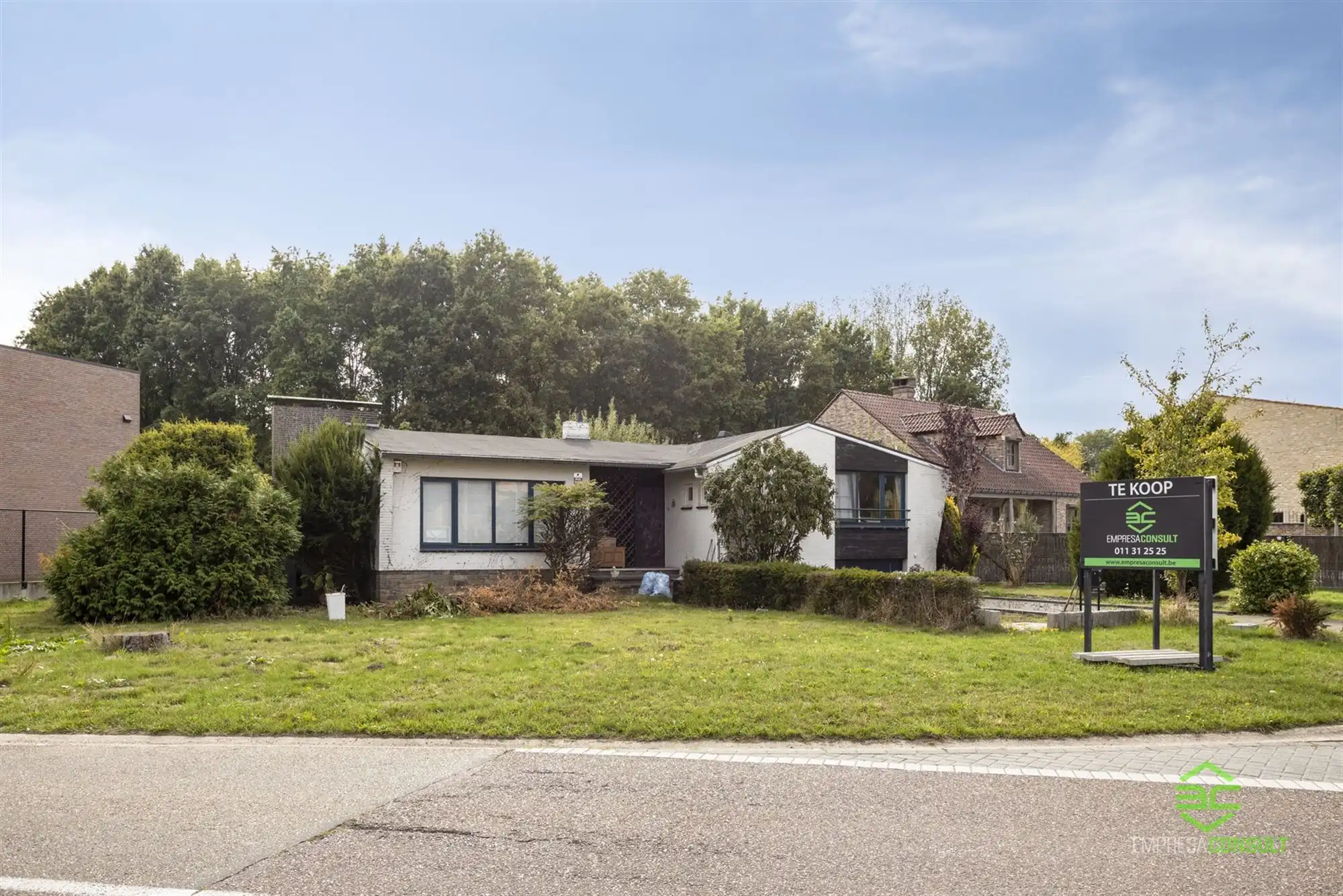 Hoofdfoto van de publicatie: Te renoveren gezinswoning met 3 slpk op 7a 52ca nabij het centrum!