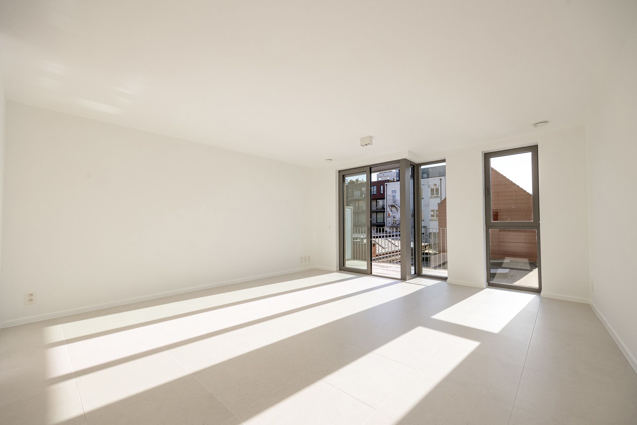 Modern en lichtrijk nieuwbouwappartement met 2 slaapkamers foto 4