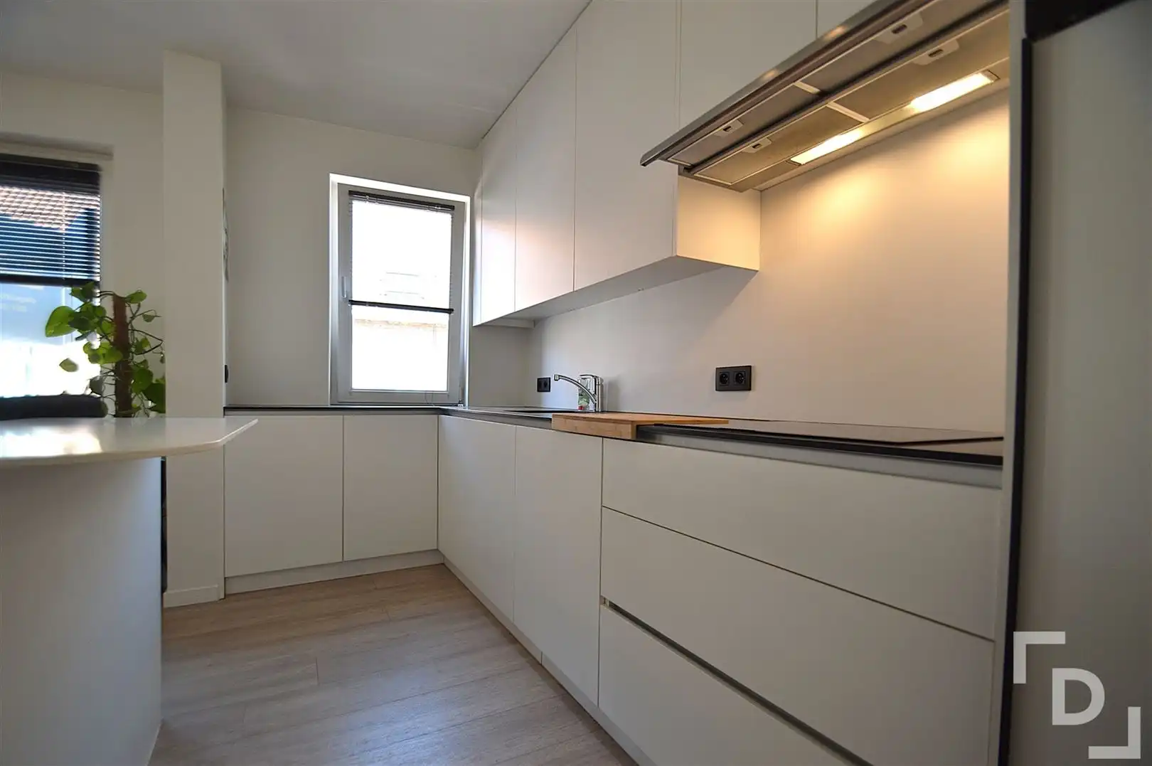 Compact appartement in centrum Ieper foto 7