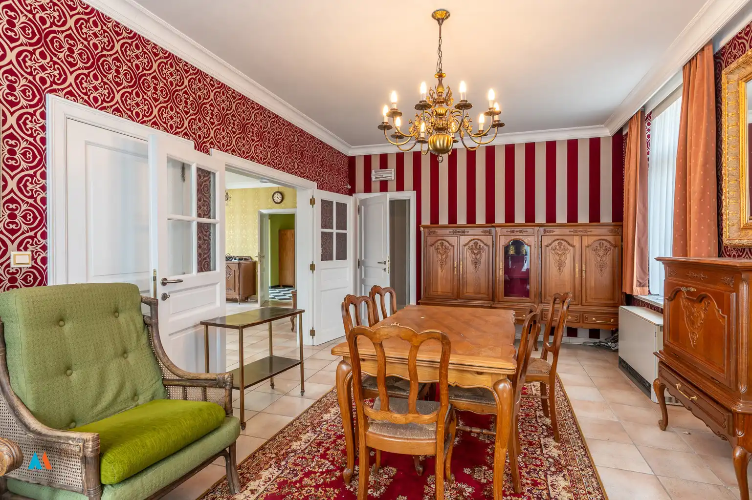 Gezinswoning met ruime loods foto 7