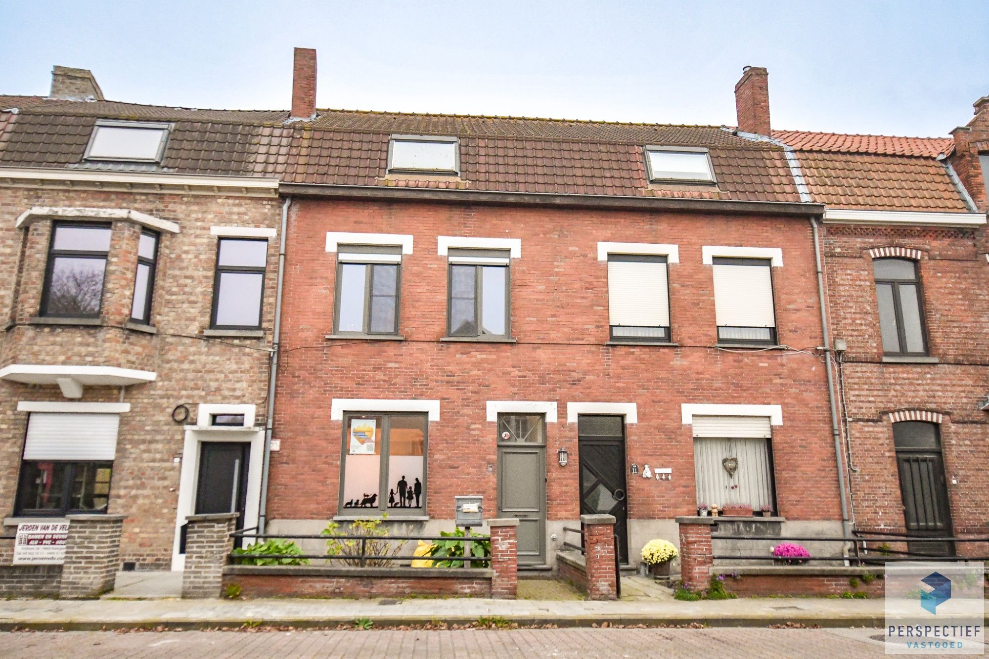 Hoofdfoto van de publicatie: VERRASSEND RUIME & CENTRAAL GELEGEN woning met GROTE TUIN