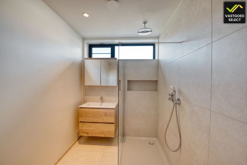 Nieuwbouwwoning met EPC A+ en klimaatplafonds in de Burgemeester Van de Keerestraat foto 9