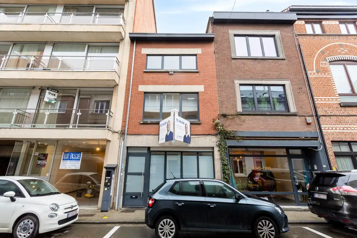Woning met 4 slaapkamers, 2 badkamers en terras in centrum Leuven ! – EPC 187 kWh/m² - bewoonbare opp. 184m² foto 2