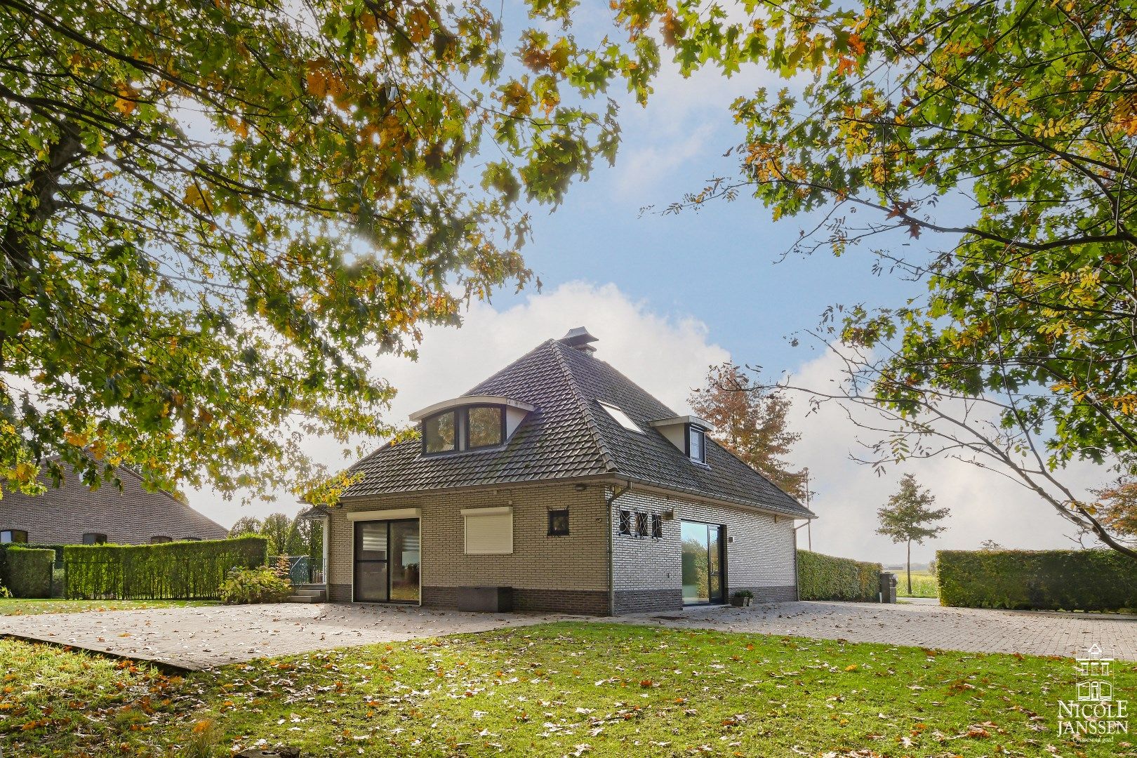 Vrijstaande, ruime gezinswoning op een royaal perceel met grote kelder en paardenstal foto 31