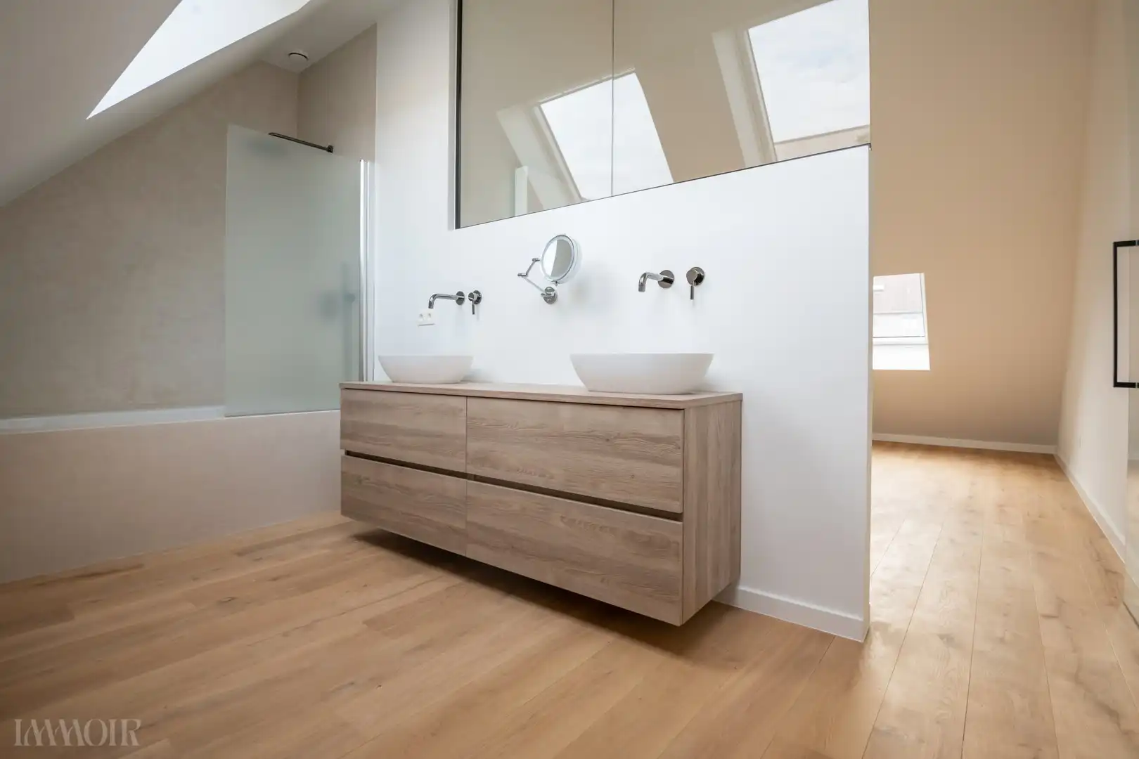 Unieke, volledig gerenoveerde woning met zwembad te Herentals foto 25