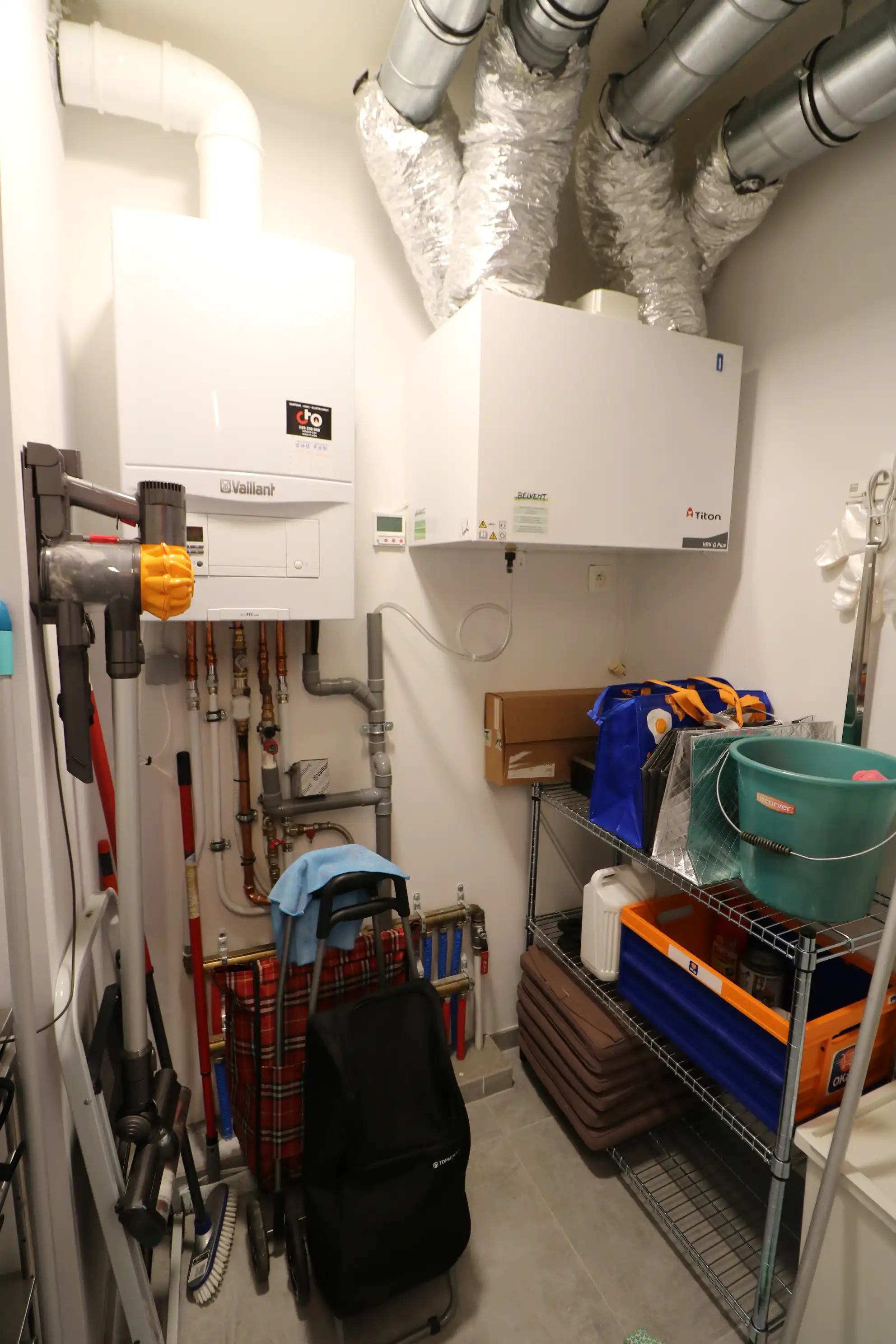 Recent 2-slaapkamerappartement met klassevolle afwerking op de hoek van Onderwijsstraat en Descampsstraat. foto 10