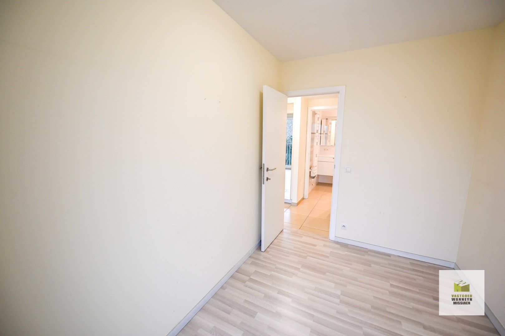 Instapklaar appartement met 2 slaapkamers en balkon aan het station van Beernem foto 14