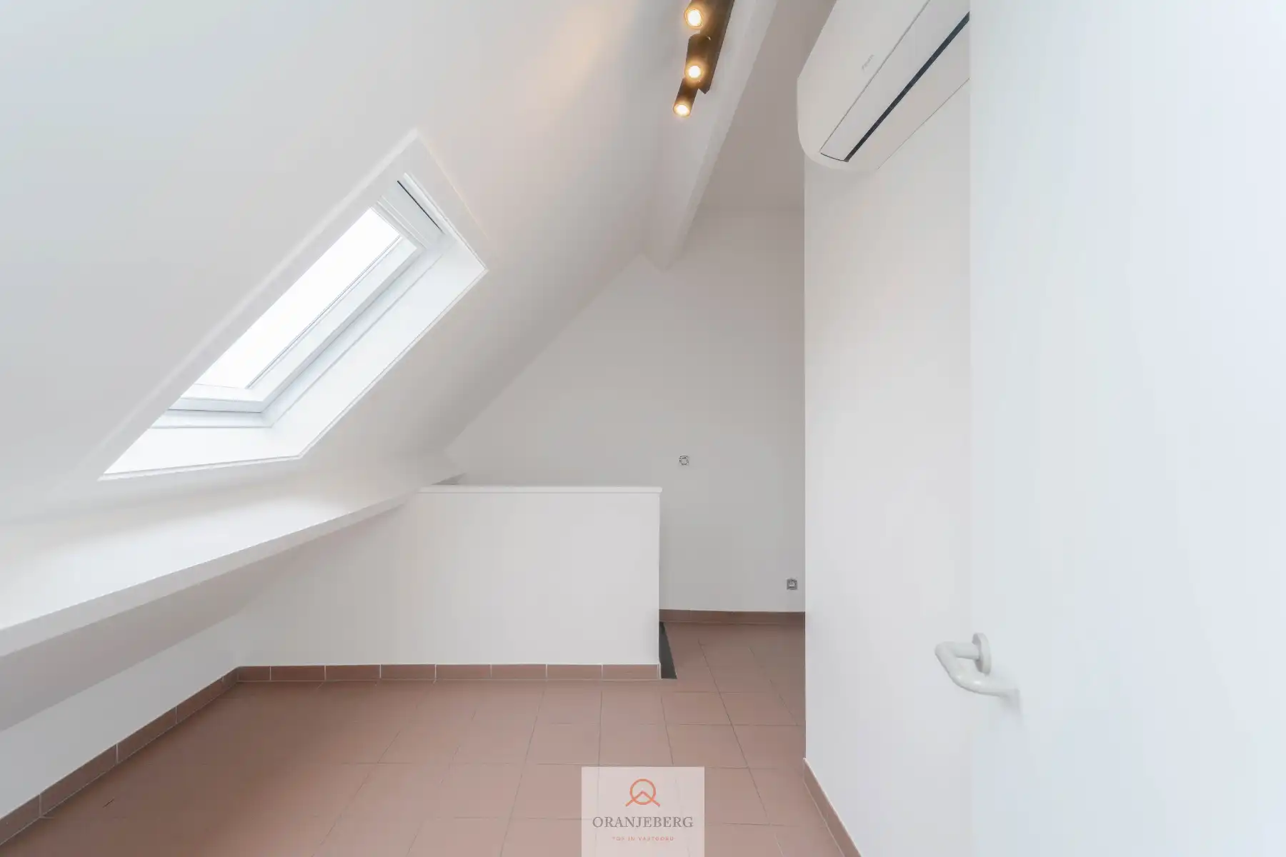 Instapklaar duplex-appartement Wondelgem! foto 9