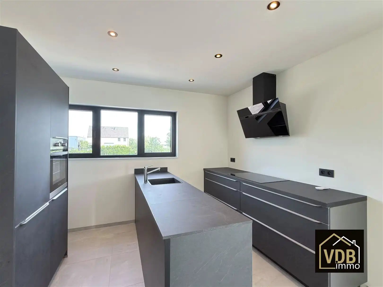 Een knus gerenoveerde woning met 3 slaapkamers en tuin foto 19