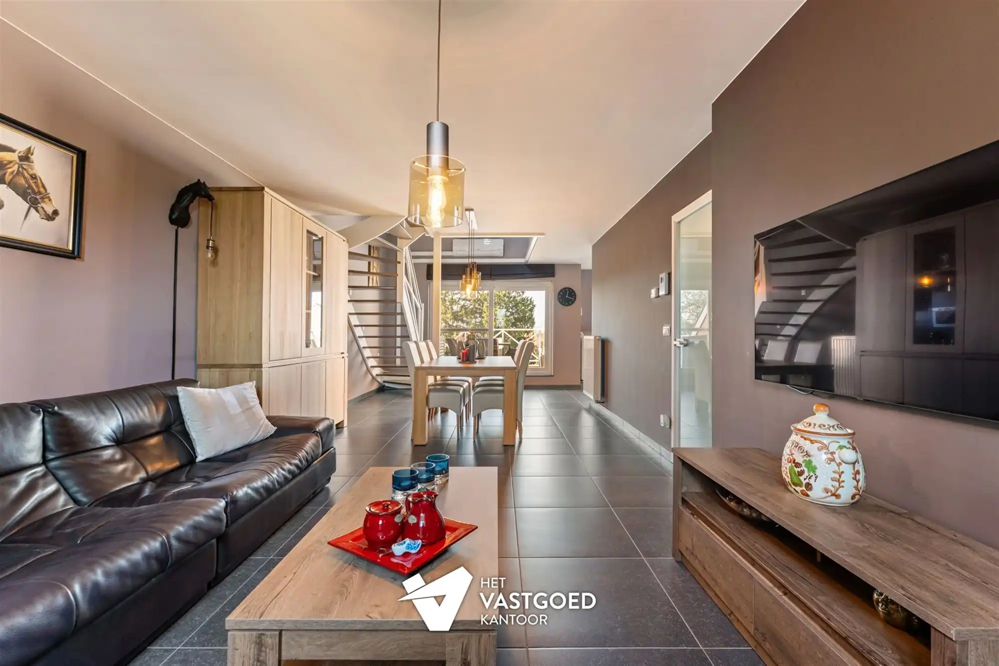 ZEER RUIM DUPLEX APPARTEMENT (158M²) MET 3 SLAAPKAMERS EN ONDERGRONDSE STAANPLAATS MET BERGING TE TESSENDERLO foto 3