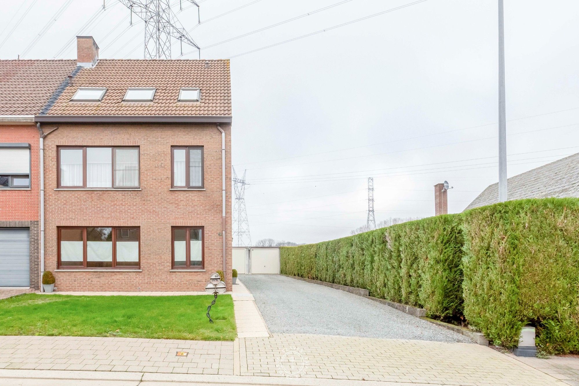 Zeer interessante investeringseigendom met 3 appartementen foto {{pictureIndex}}