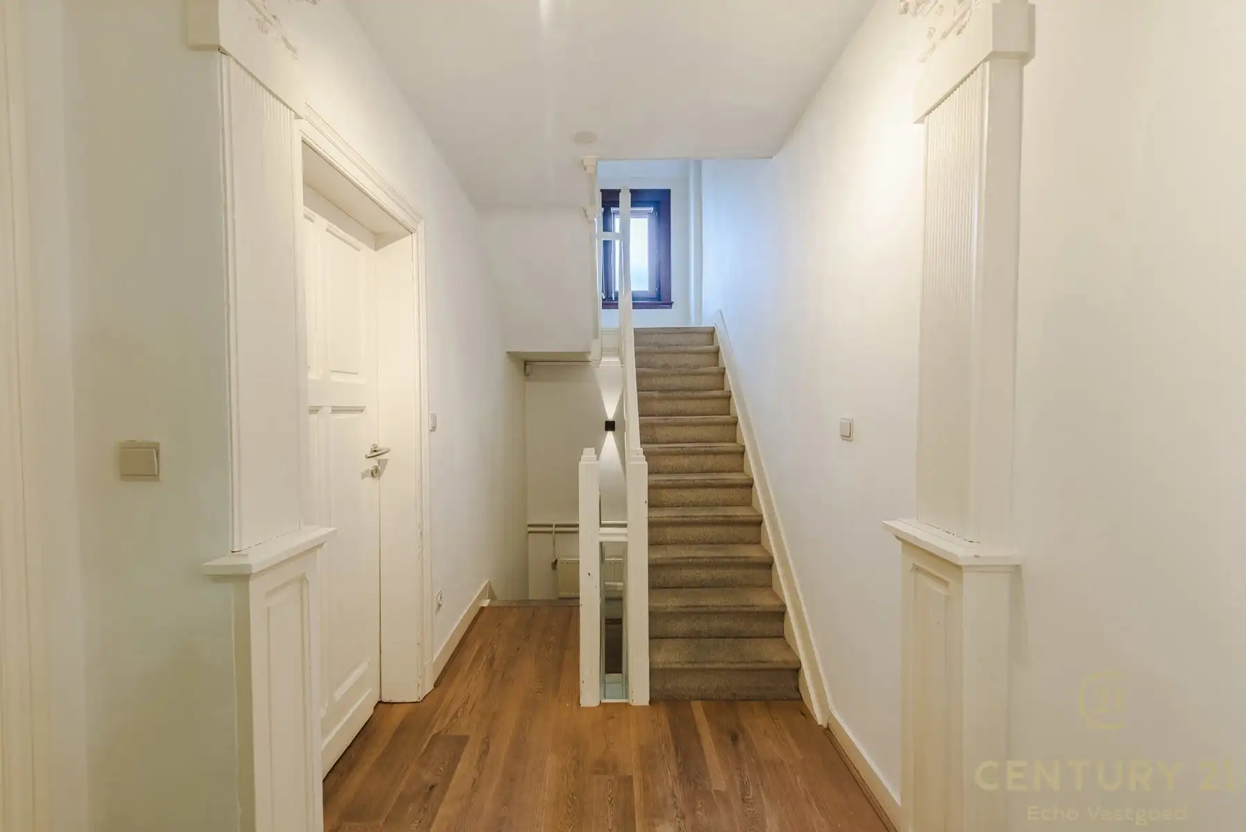 Verrassend ruime, onderhouden woning met zwembad en bijhuis. foto 15