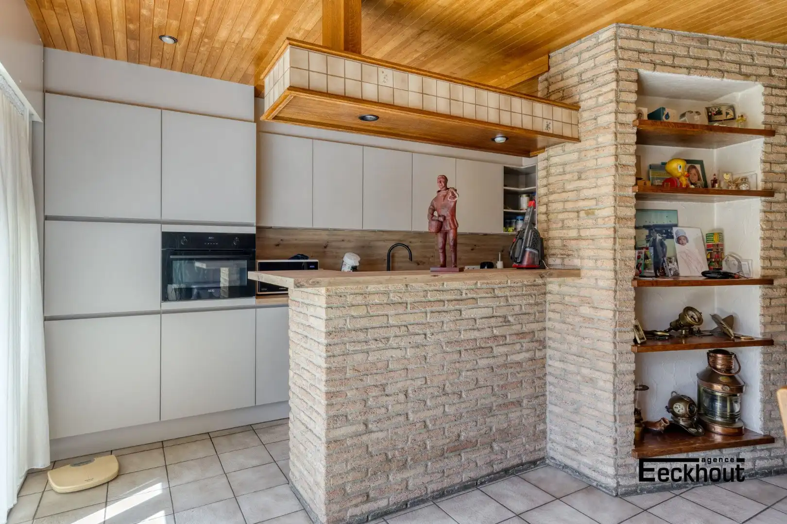 Zeer verzorgde woning met gezellige tuin in de Vuurtorenwijk te Oostende. foto 6