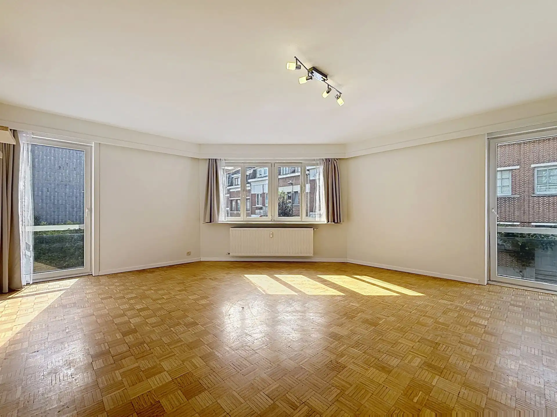 APPARTEMENT MET 1 SLPKMR + BUREAU/KINDERKAMER NABIJ DEMEY foto 2
