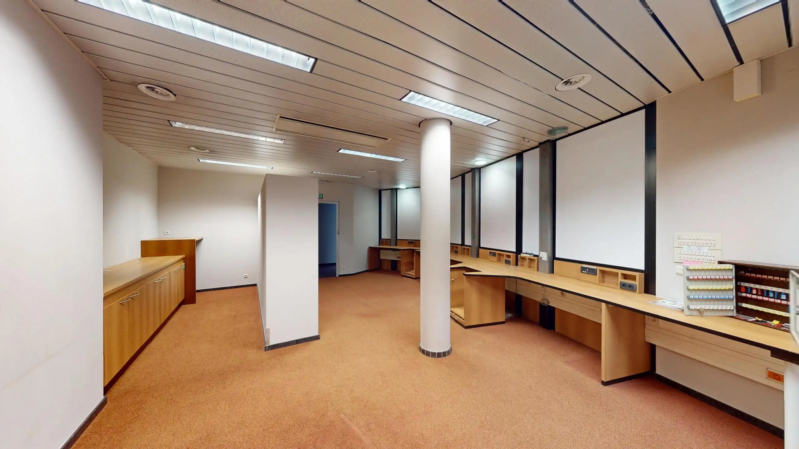 Zeer ruim kantoor op commerciële locatie in centrum Beringen foto 46