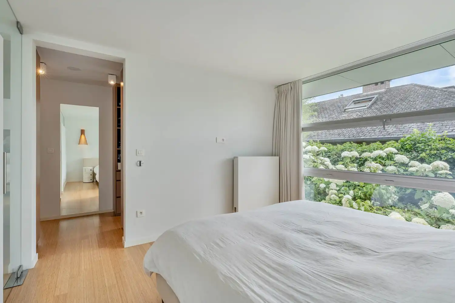 Moderne open bebouwing met zwembad, 5 slaapkamers en EPC B foto 18