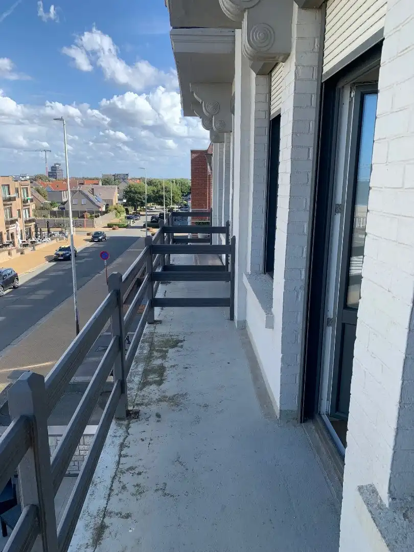 Lichtrijk, hip appartement met 1 slaapkamer, vlak aan zee in Raversijde foto 12