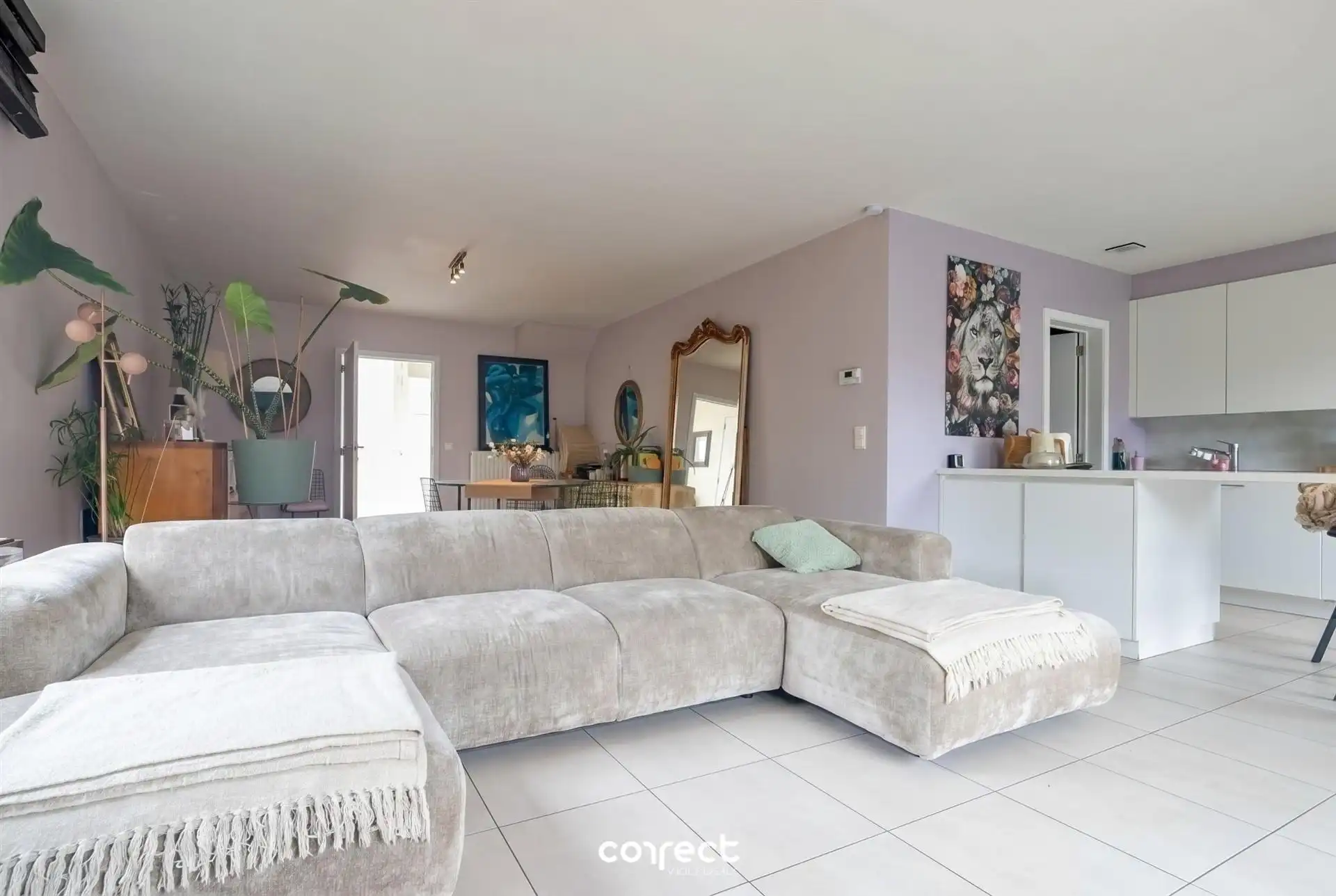 Recente woning met garage en 3 slaapkamers. foto 2
