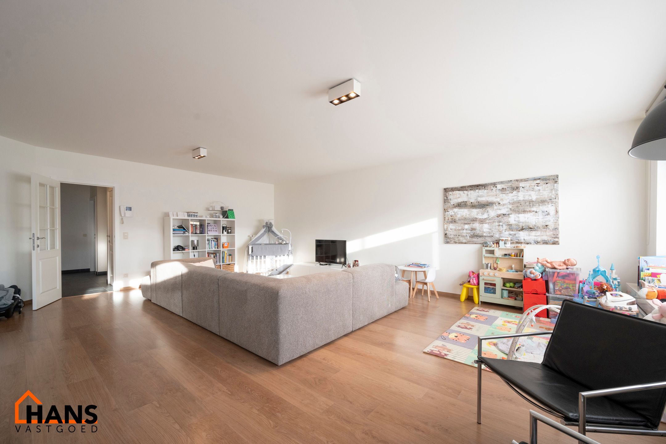 Ruim gelijkvloersappartement nabij het centrum van Brasschaat. foto 3