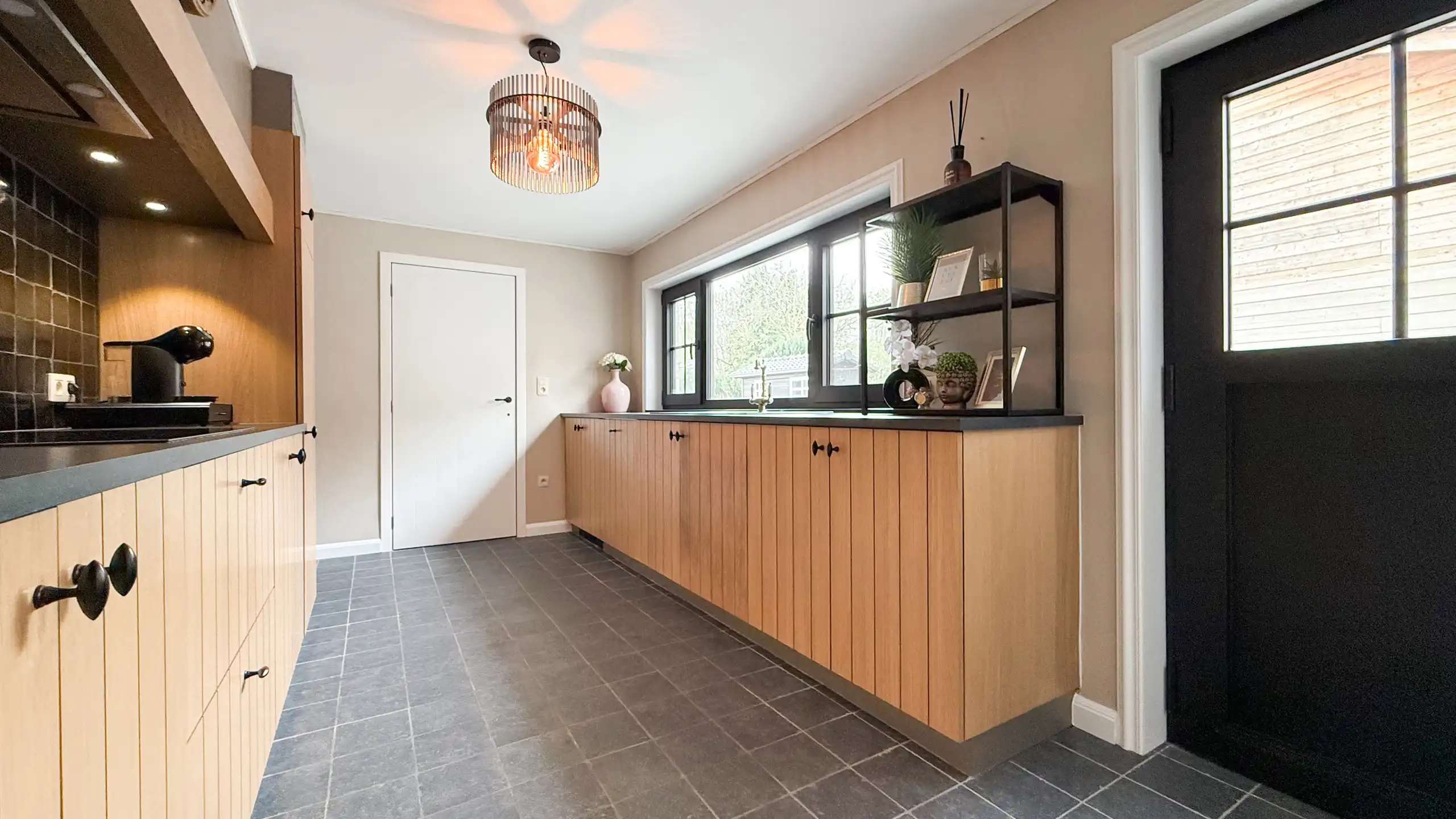 Kangoeroe woning met 5 slpks rustig gelegen! foto 3