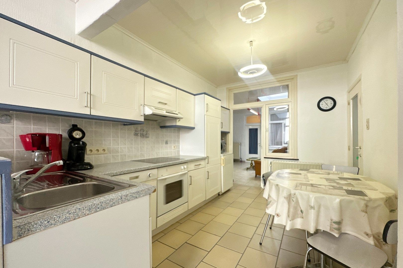 Prachtige interbellumwoning onderverdeeld in drie ruime appartementen foto 4