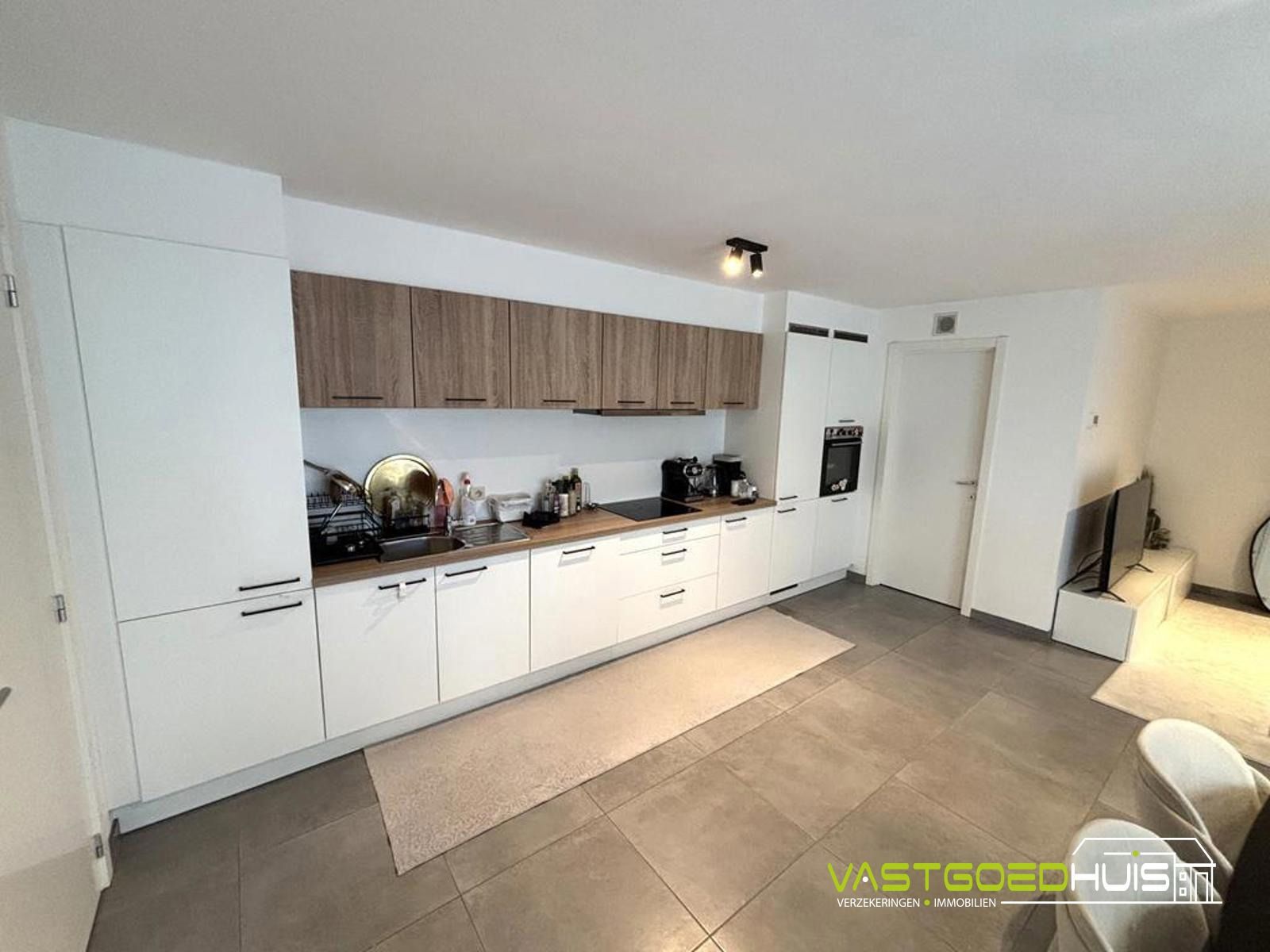 Appartement met 2 slaapkamers, terras en autostaanplaats! foto 6