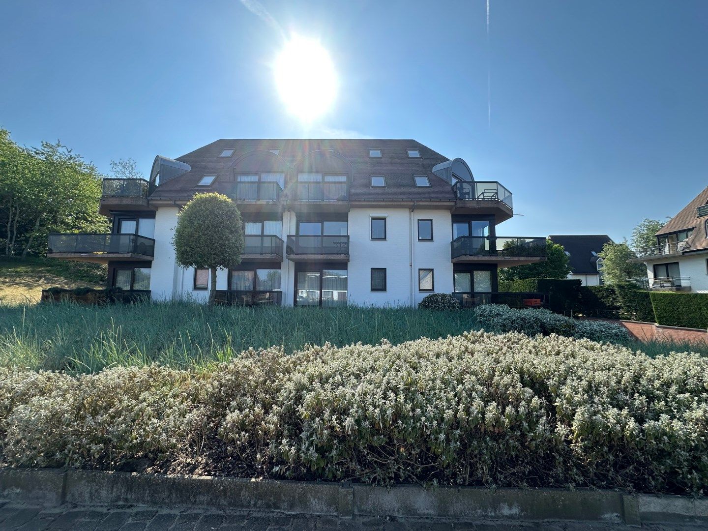 Ruim duplexappartement met 4 slaapkamers in De Panne – vlakbij zee en Esplanade foto {{pictureIndex}}