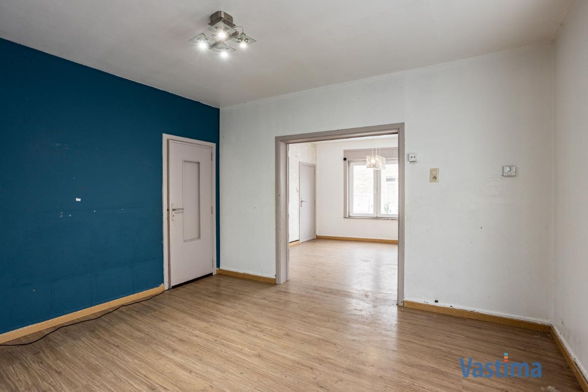 Te renoveren gezinswoning met potentieel op een gunstige locatie foto 7