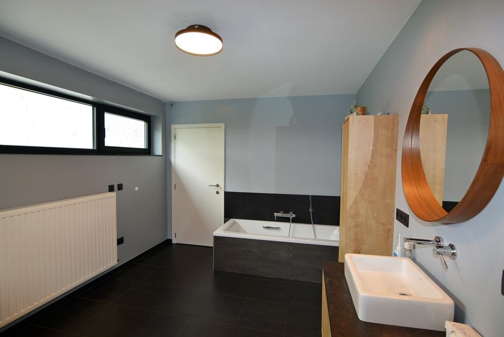 Moderne, energiezuinige woning met 4 slpks op 7a 7ca. foto 31