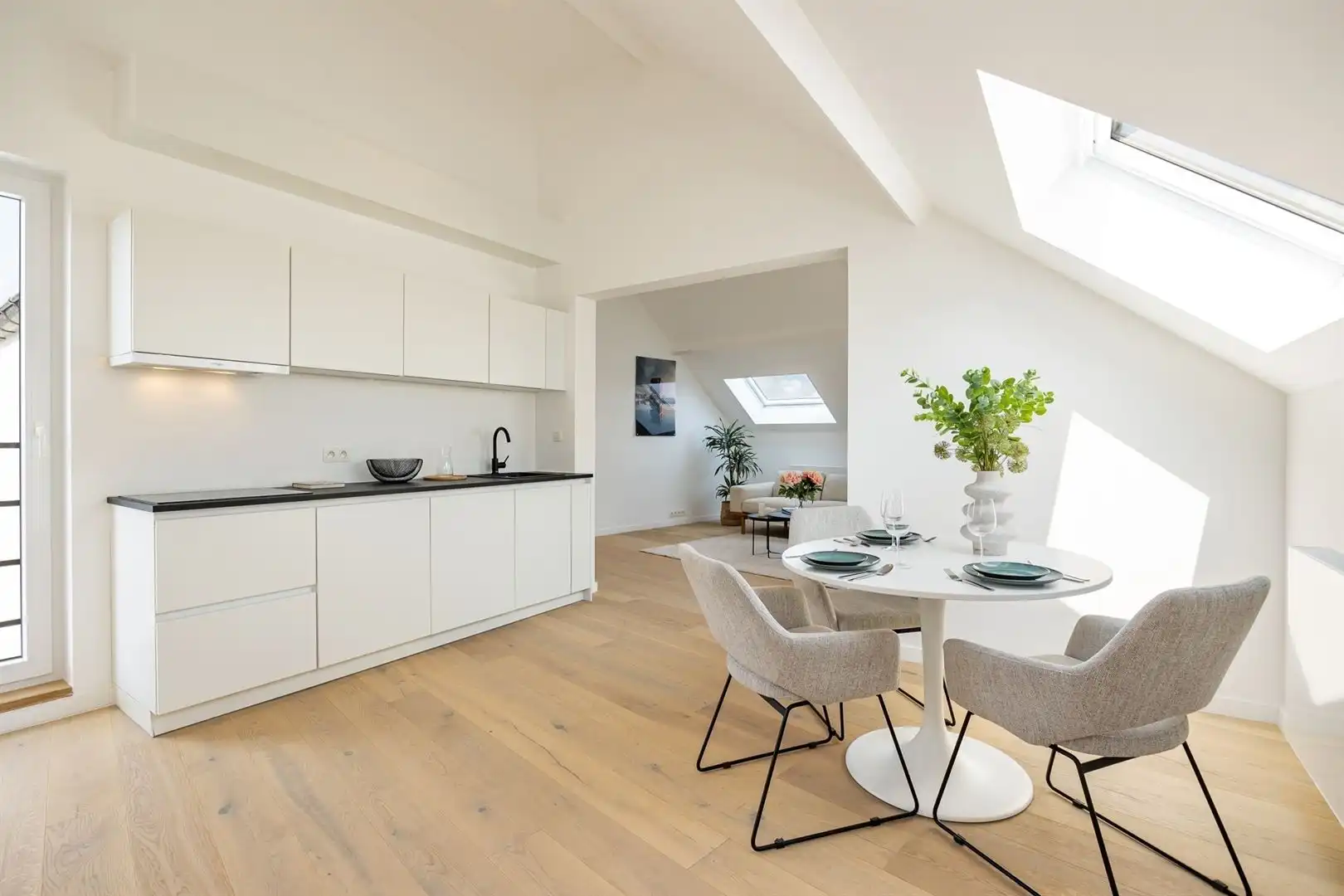 Charmant gerenoveerd appartement met veel lichtinval foto 11
