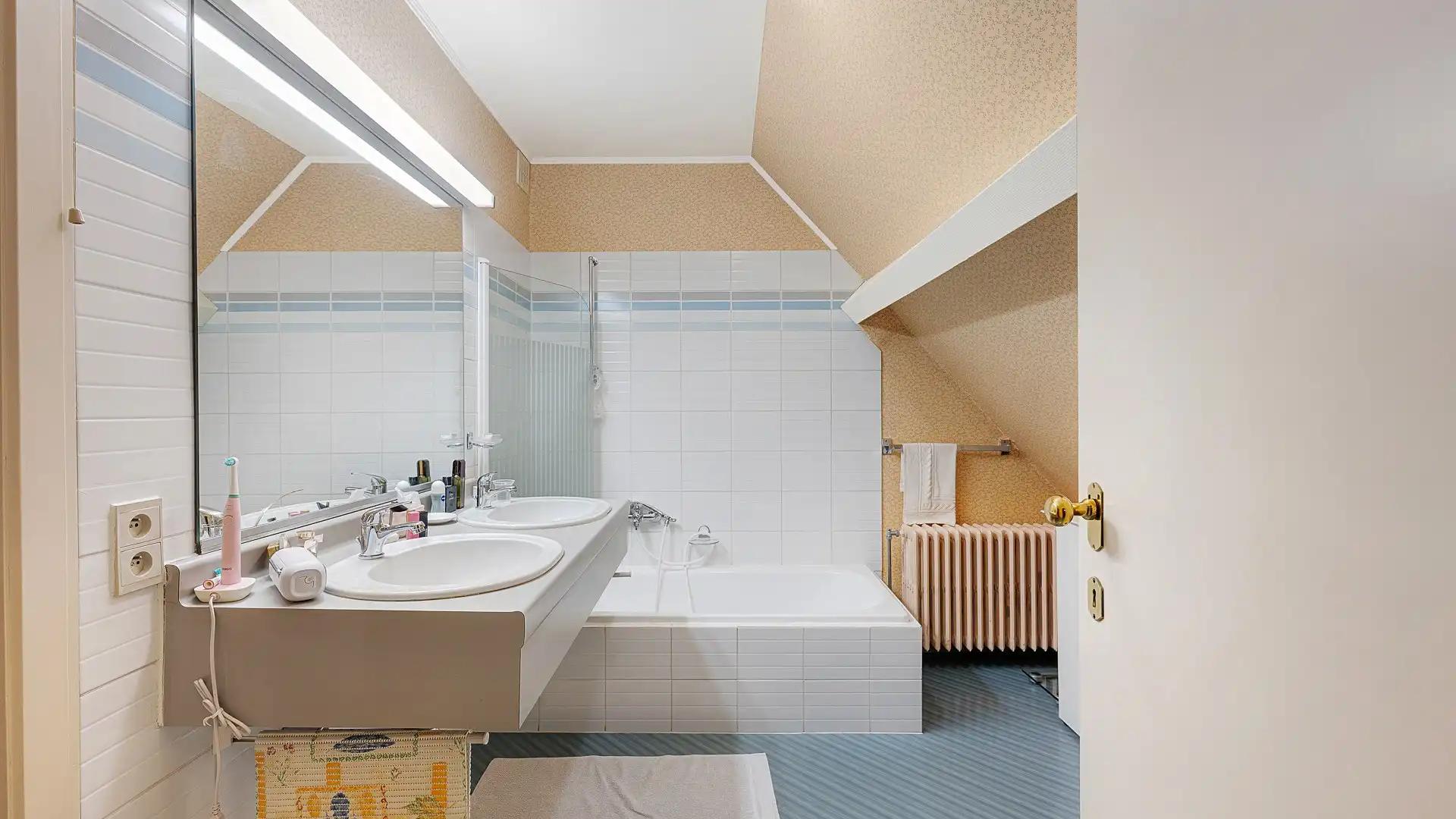 Charmante woning met garage, zonnige tuin en wijnkelder in Dudzele  foto 14