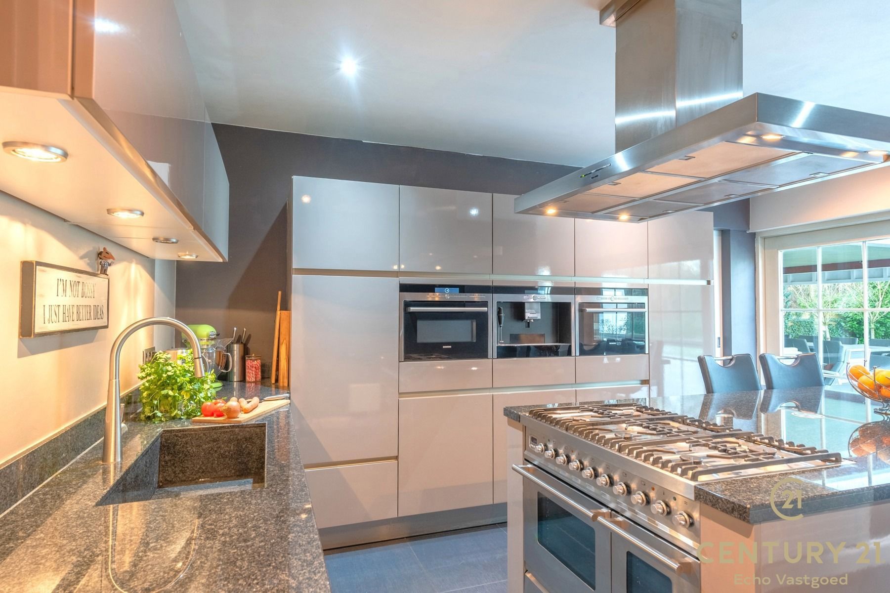 Villa met 5 slaapkamers, 3 badkamers en uniek groen uitzicht foto 13